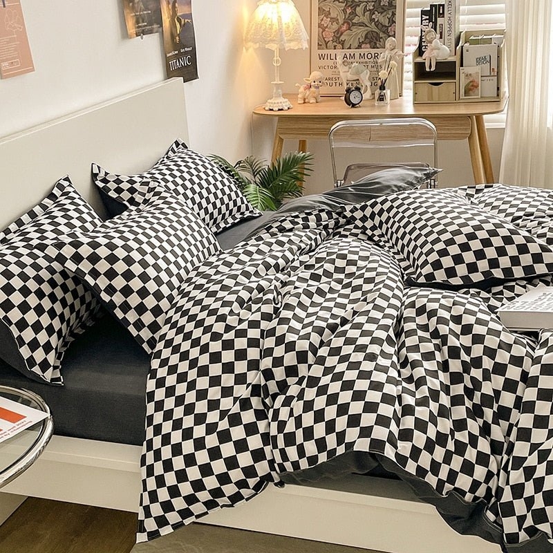 Bedding Set: Graphic Wave Ripple Pattern, Black and White Monochrome Print