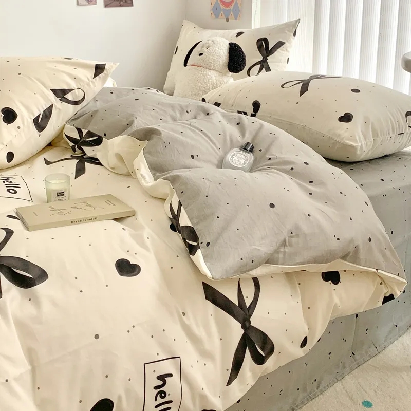 Bedding Set Minimalist White with Black Piping Tailored Look