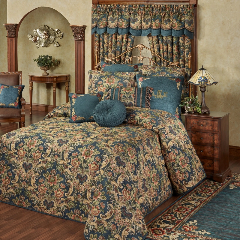 Bedspread, Dark Diamond-Quilted with Scalloped Edges, Traditional.
