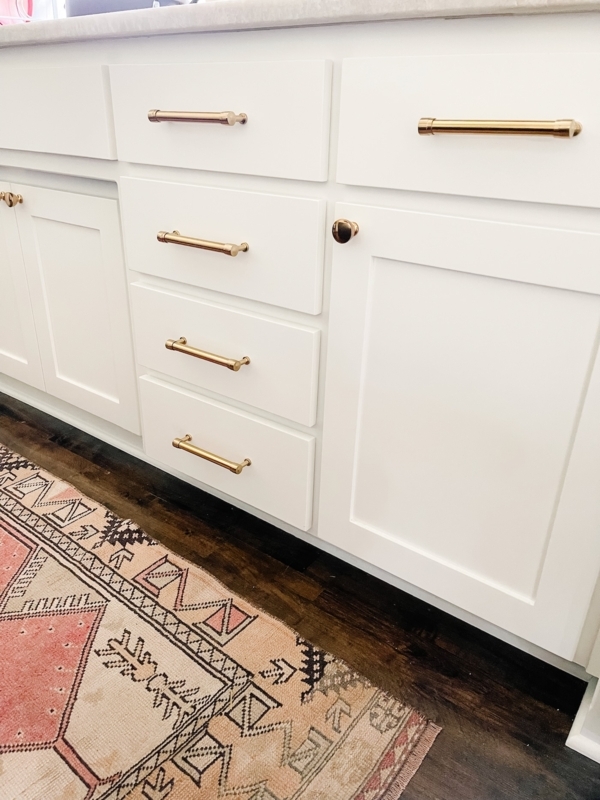 Cabinet Hardware: Brushed Brass Pulls on Warm White Shaker Cabinetry
