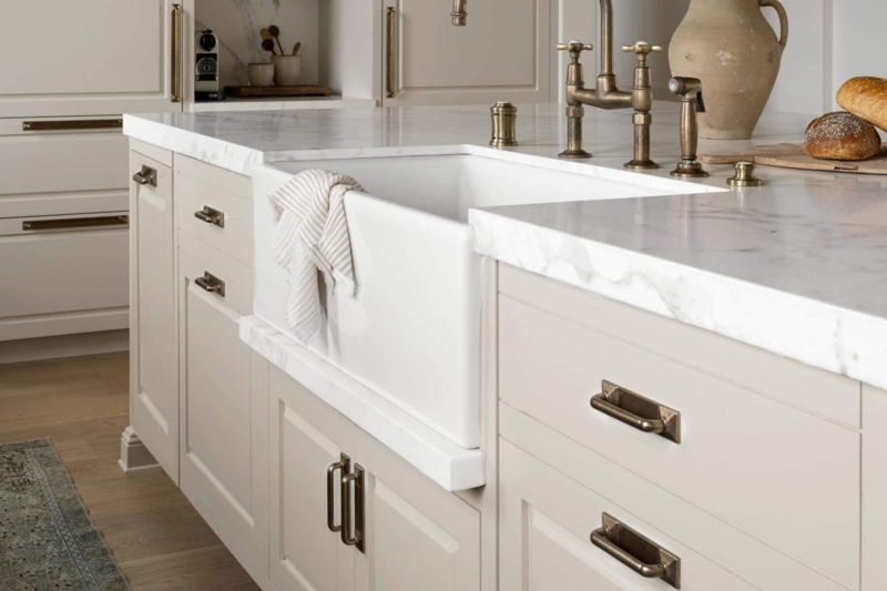 Cabinet Hardware: Gold Knobs and Pulls on Shaker with Marble Counter