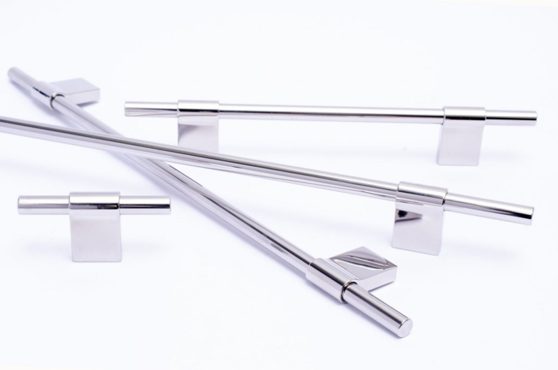 Cabinet Hardware: Polished Silver Knurled Knobs mixed with Smooth Bar Pulls