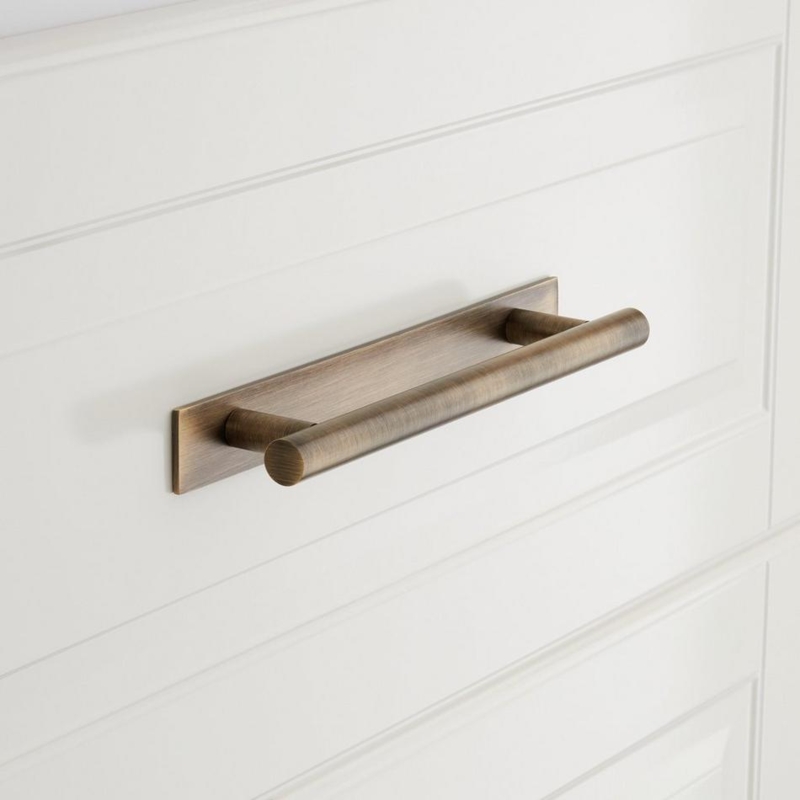 Cabinet Pull with Ornate Scrollwork Backplate in Antique Brass Finish
