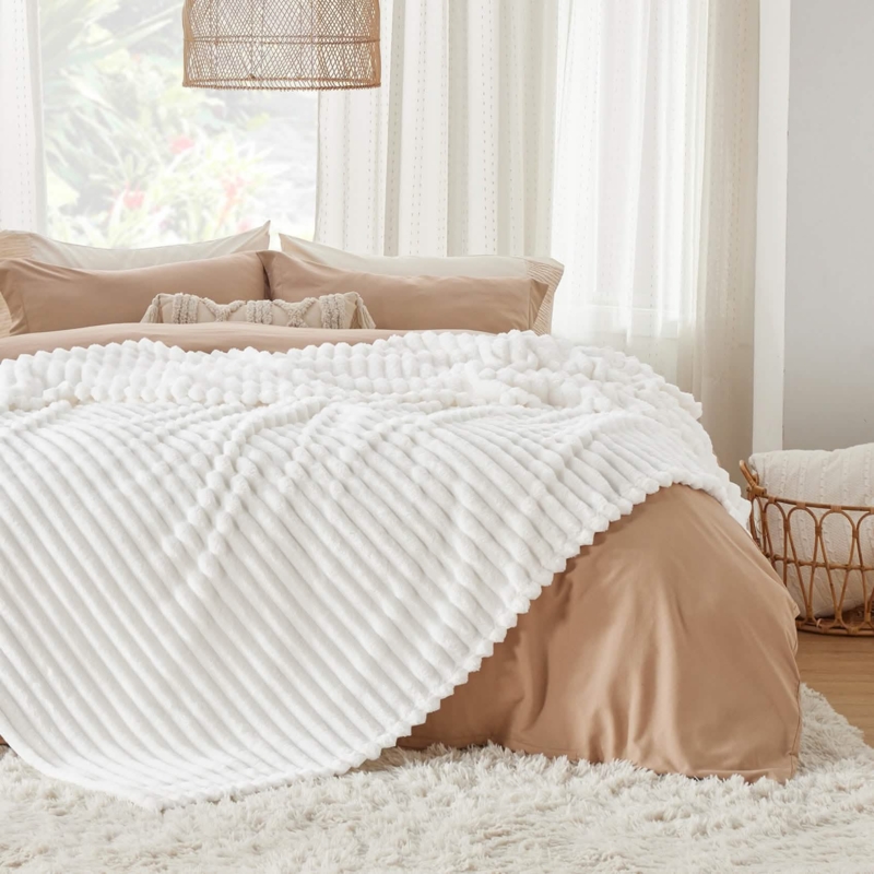 Comforter Plush Texture Box Stitch Overstuffed Look Minimalist Style