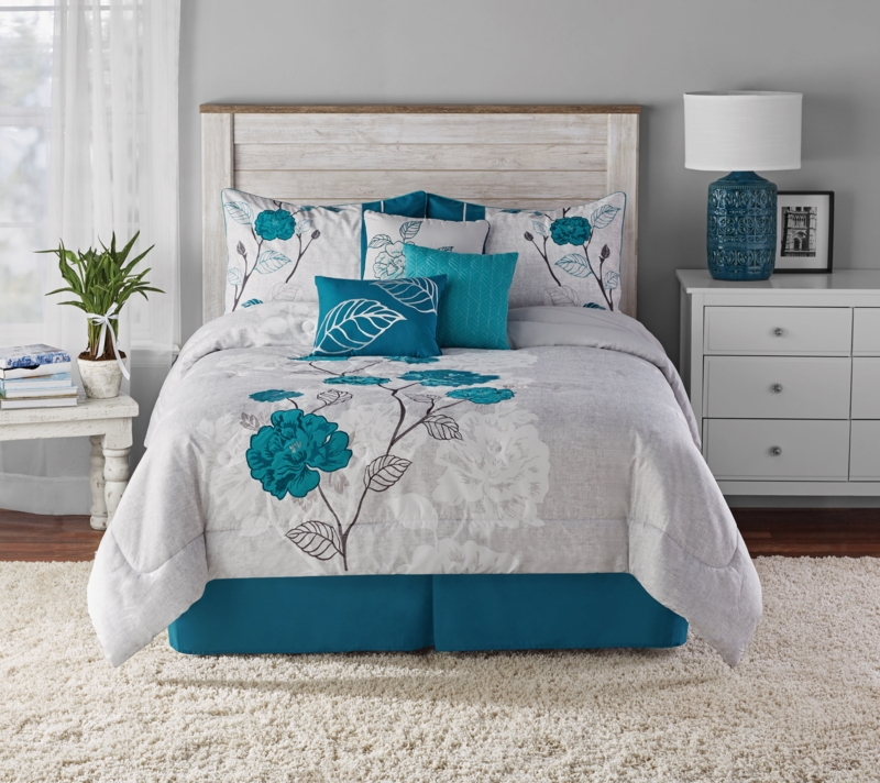 Comforter Set, 7-Piece, Oversized Rose Floral Print, Pleated Pillow.