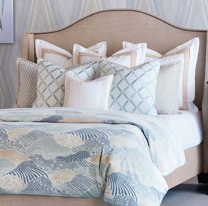 Comforter Set: Blue Wave Pattern, Quilted Sand Texture Details