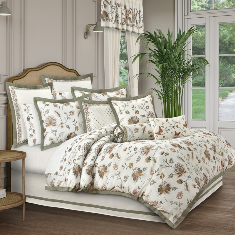 Comforter Set: Luxury Medallion Jacquard in Champagne Monochrome.