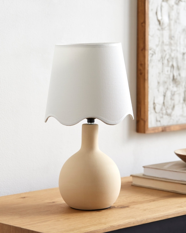 Cottage Ceramic Table Lamp: Cream Droplet Base with Scalloped Shade