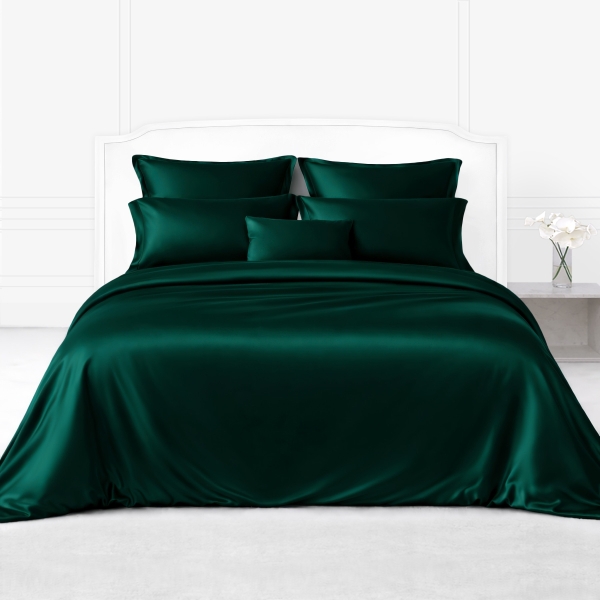 Dark Green Silk-Like Bedding Set with Matching Pillowcases
