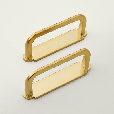 Drawer Pulls: Traditional Brass Finish with Classic Curved Handle