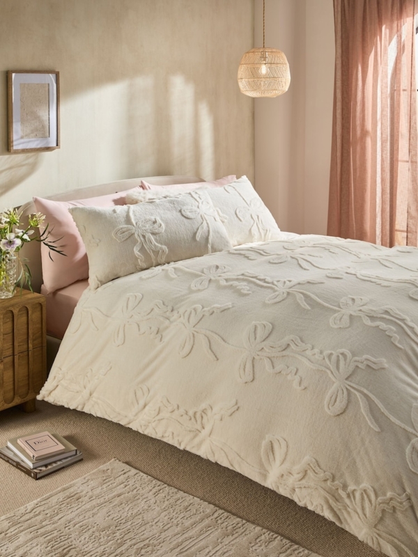 Duvet Cover Set Cream Faux Fur Oversized Bow Accents Plush Shaggy