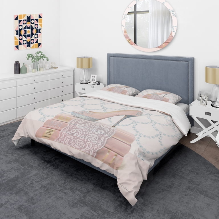 Duvet Cover Set with Chic White and Pink Fashion Illustration Graphic