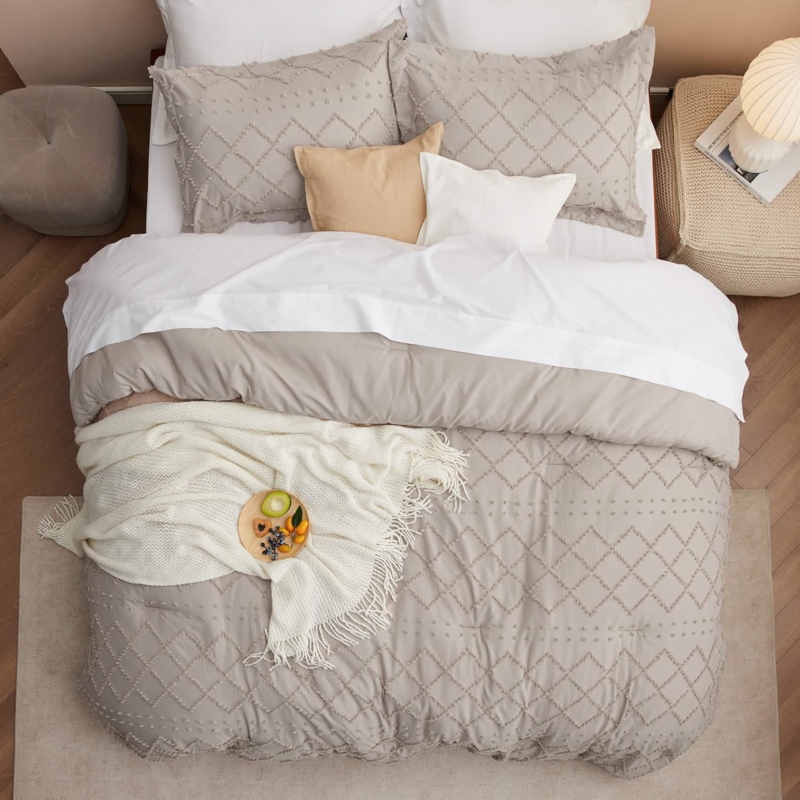 Forest Green Textured Bedding Set with Tufted Embroidery