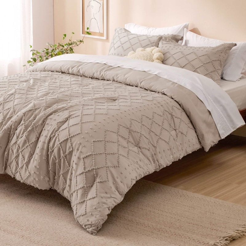 Forest Green Tufted Bedding Set with Textured Embroidery Design