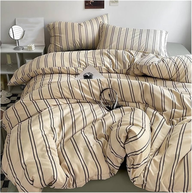 Geometric Bedding Set with Card Suit Pattern, Monochrome Scandinavian