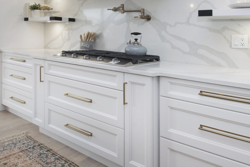 Kitchen Cabinet: White Shaker Cabinets with Gold Hardware & Stone Counter