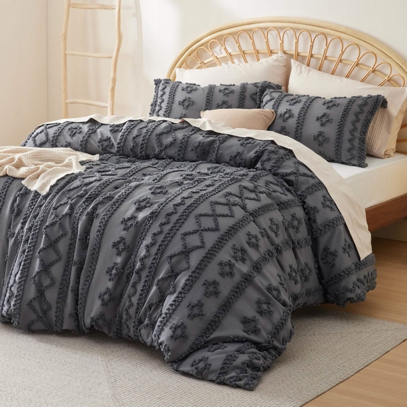Mauve Textured Bedding Set with Tufted Geometric Diamonds