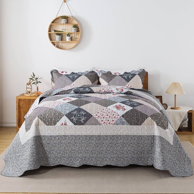 Minimalist Quilt Set: Soft Grey with Intricate Embossed Pattern