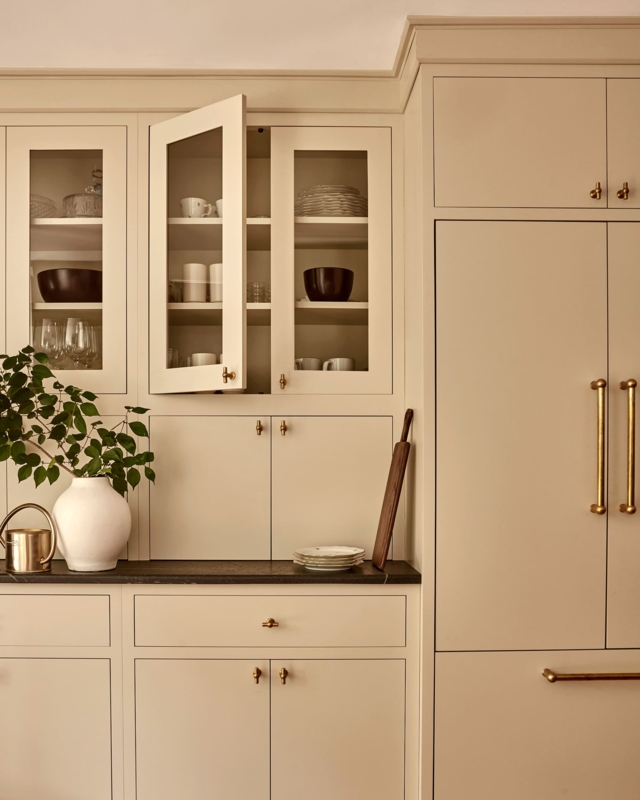 Mixed Cabinet Hardware: Knobs & Pulls Set