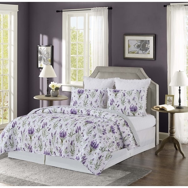Quilt Lavender Scalloped Edge | Traditional Master Bedroom Styling