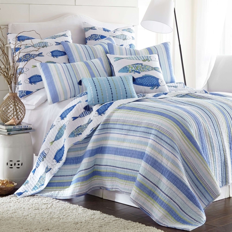 Quilt Set Nautical Shell Print with Embroidered Quote Pillow