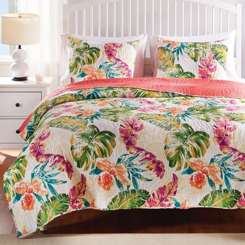 Quilt Set Vibrant Coral Motifs Sea Life Print Tropical Coastal Bedding