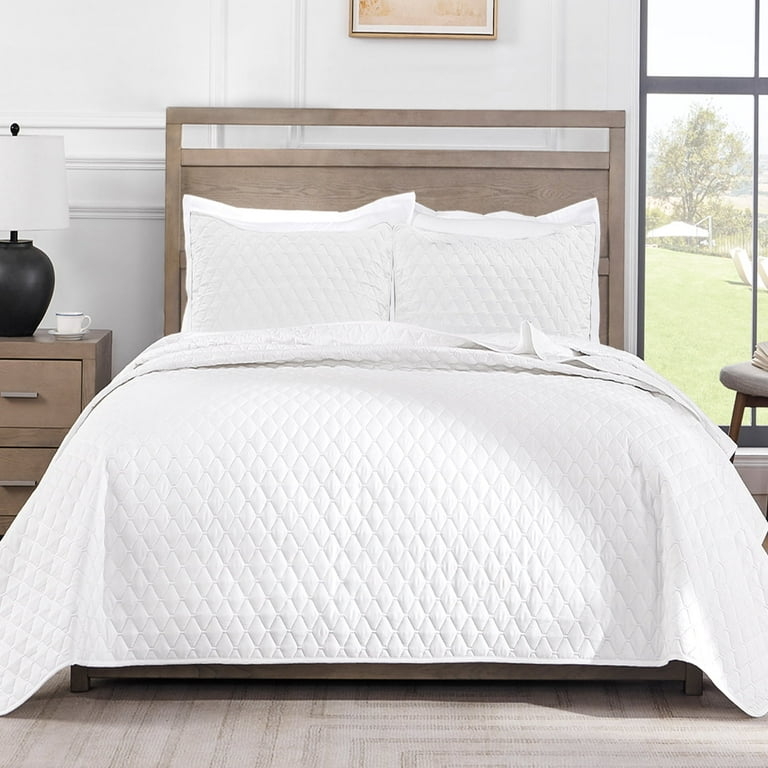 Quilt Set White Embossed Geometric Microfiber Clean Styling