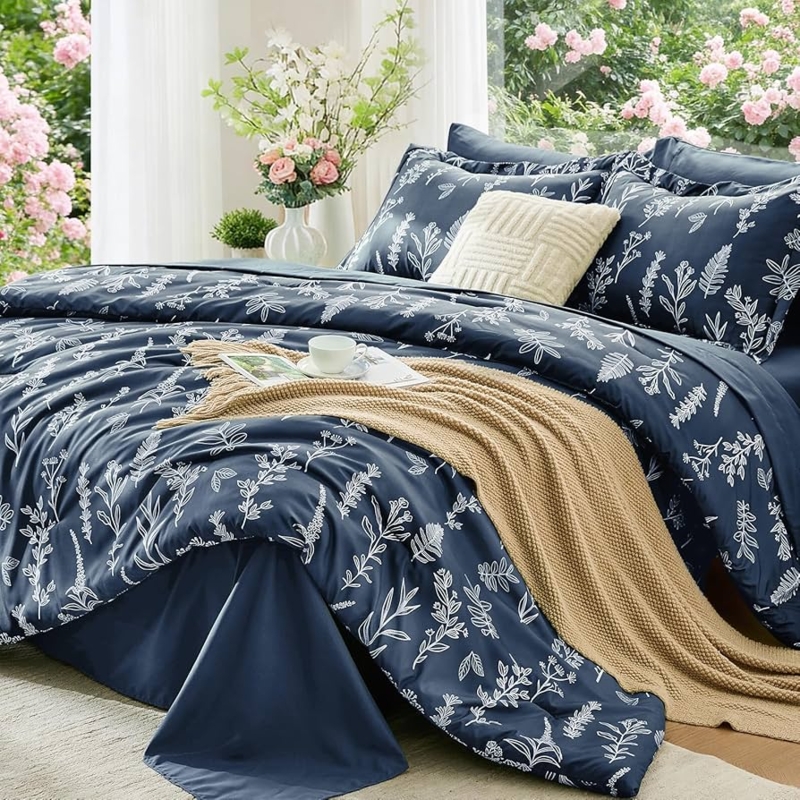 Reversible Comforter Set, Botanical Print, Quilted.