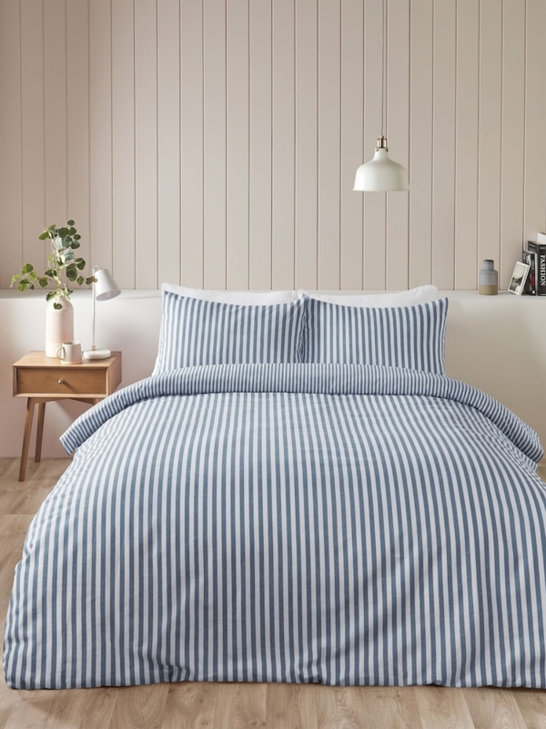 Reversible Duvet Cover Set with Vertical Stripes, Coastal Style.