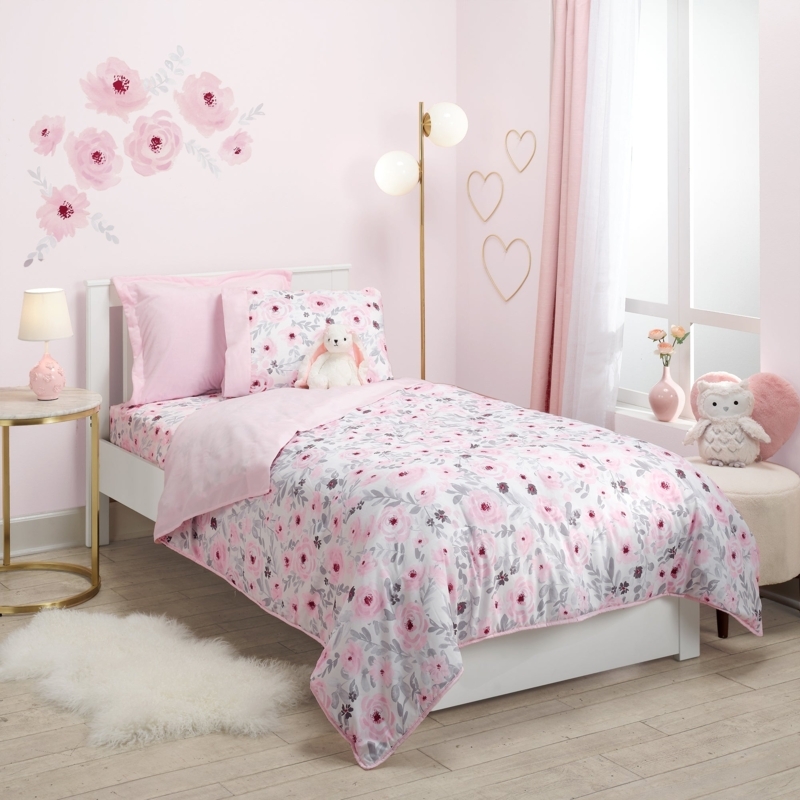 Sheet Set: Watercolor Floral Print for Romantic Cottage Bedroom.