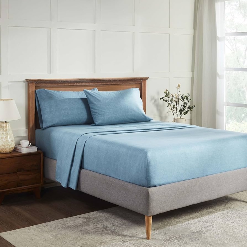 Sheet Set with Heathered Pattern: Light Blue Melange Sheet Styling