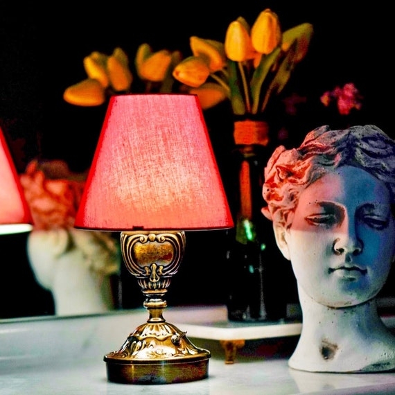Table Lamp Banker Silhouette Gold Pull Chain Metal Vintage