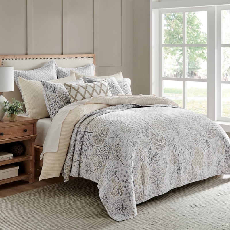 Traditional Quilt Set: Cream & Teal Large Scale Botanical Print