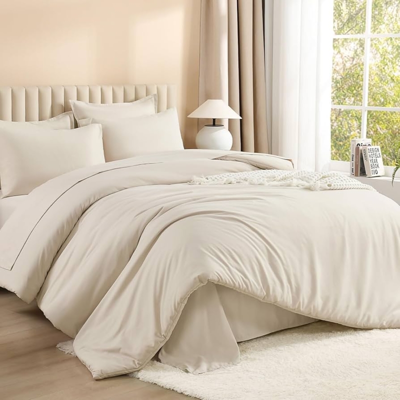 Tufted Neutral Bedding Set with Monochromatic Layered Pillows