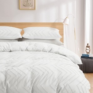 White Tufted Duvet Cover Set With Clipped Jacquard Geometric Texture.