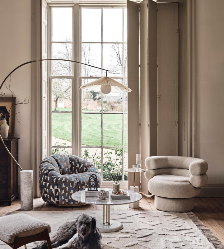 Cream Linen-like Shade Arched Floor Lamp with Sculptural Base