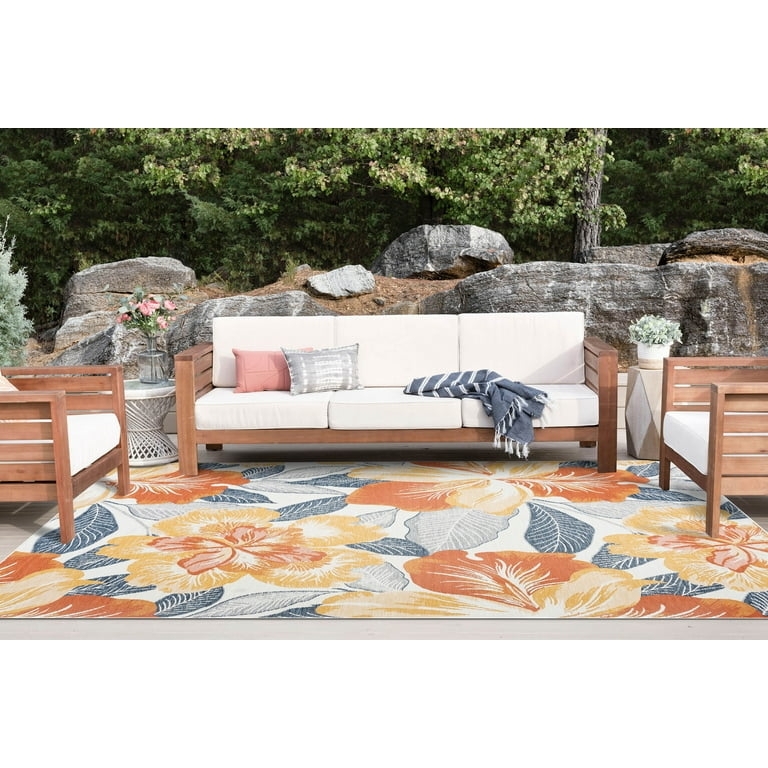 Area Rug: Cheerful Floral Hooked Texture for Layered Entryway Look