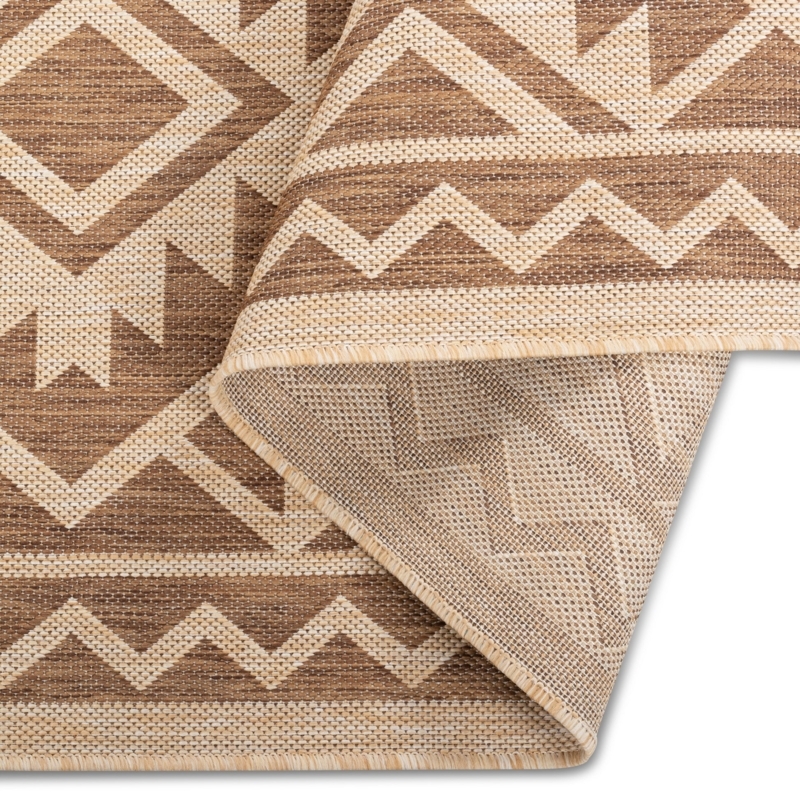 Area Rug Detail: Non Slip Lattice Grid Backing Close Up
