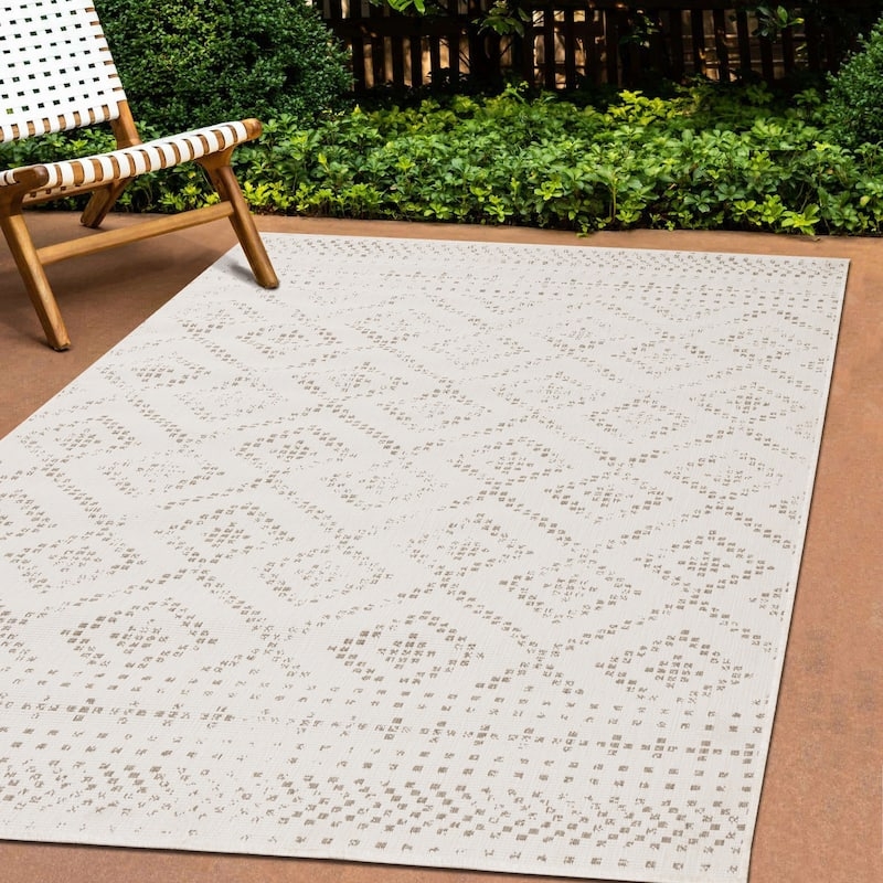 Area Rug: Diamond Pattern with Reversible Design in Beige Cream