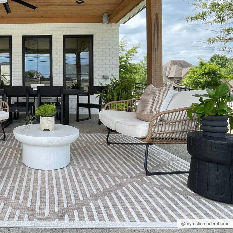 Area Rug: High-Contrast Geometric Diamond Sunroom Decor
