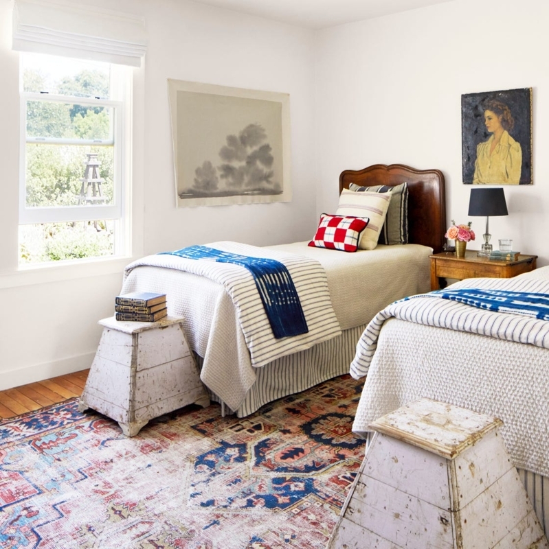 Area Rug in Distressed Traditional Style in Cottage Twin Bedroom.