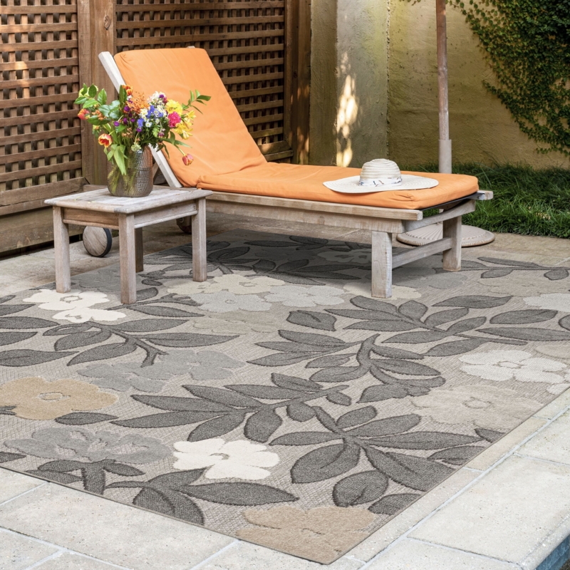 Area Rug: Large Scale Floral Pattern for Modern Patio Decor
