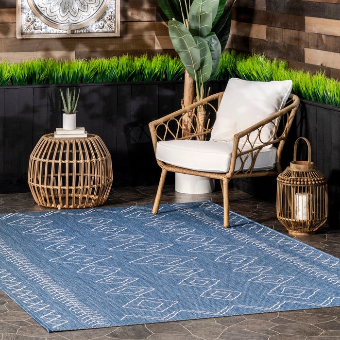 Area Rug: Minimalist Cream and Charcoal Trellis Flatweave
