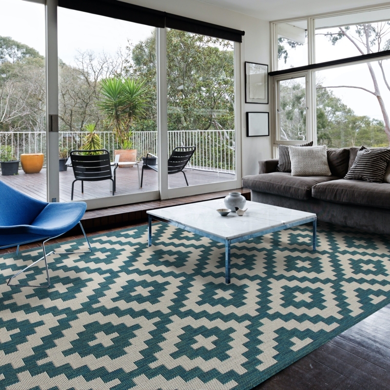 Area Rug: Ocean Blue Ogee Lattice Pattern for Coastal Deck