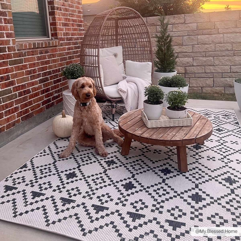 Area Rug: Pixelated Diamond Geometric Pattern Living Room Decor
