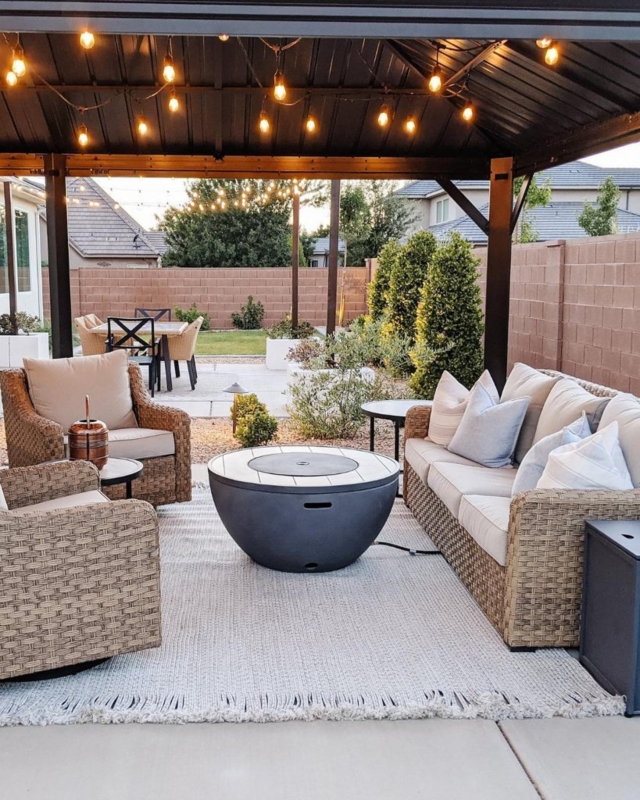 Area Rug: Textured Weave Organic Patio Decor Idea