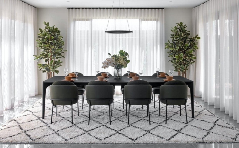 Area Rug with Diamond Trellis Pattern in Modern Dining Room