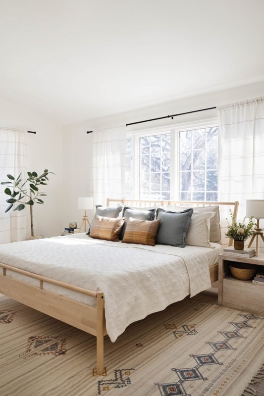 Bed featuring Spindle Headboard and Textured White Bedding