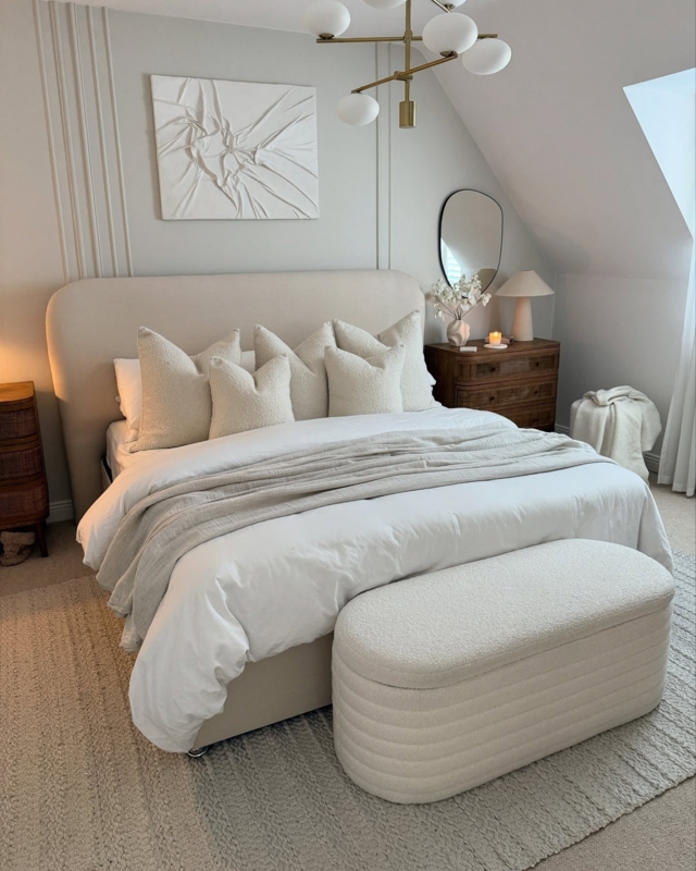 Bed with Curved Upholstered Headboard and Ribbed Boucle Storage Bench