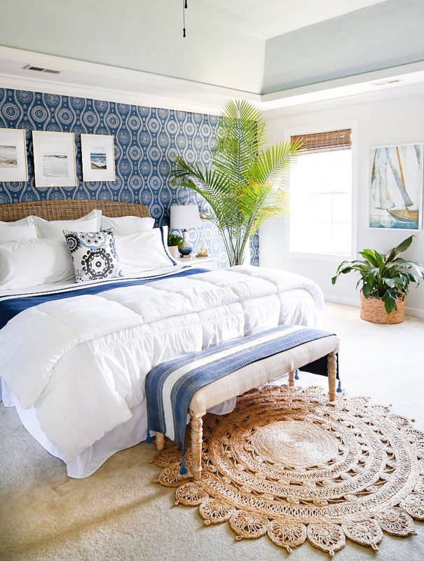 Bed with Medallion Wallpaper and Scalloped Jute Rug Decor